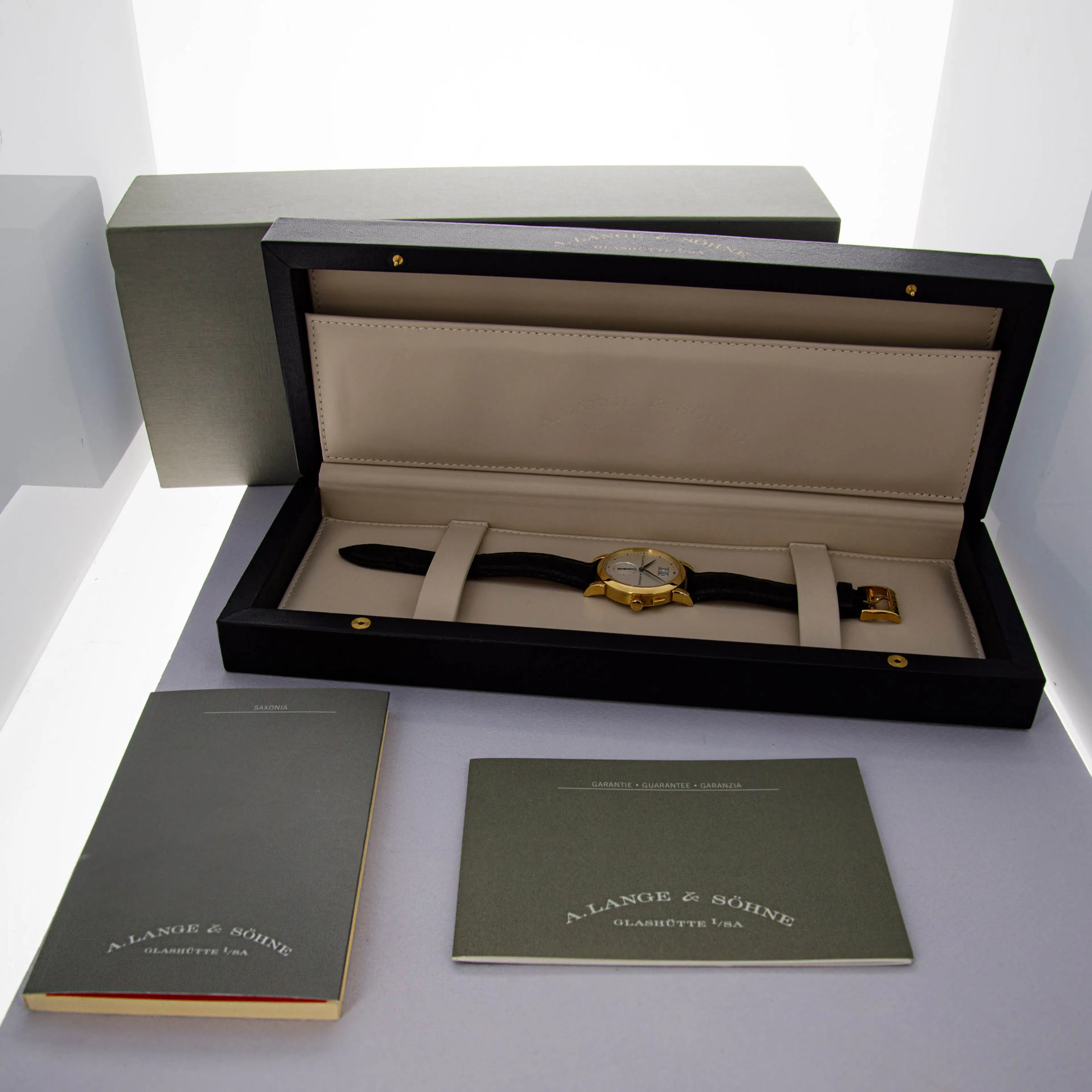 A. Lange & Söhne Saxonia 105.022 34mm 18k yellow gold Silver 15