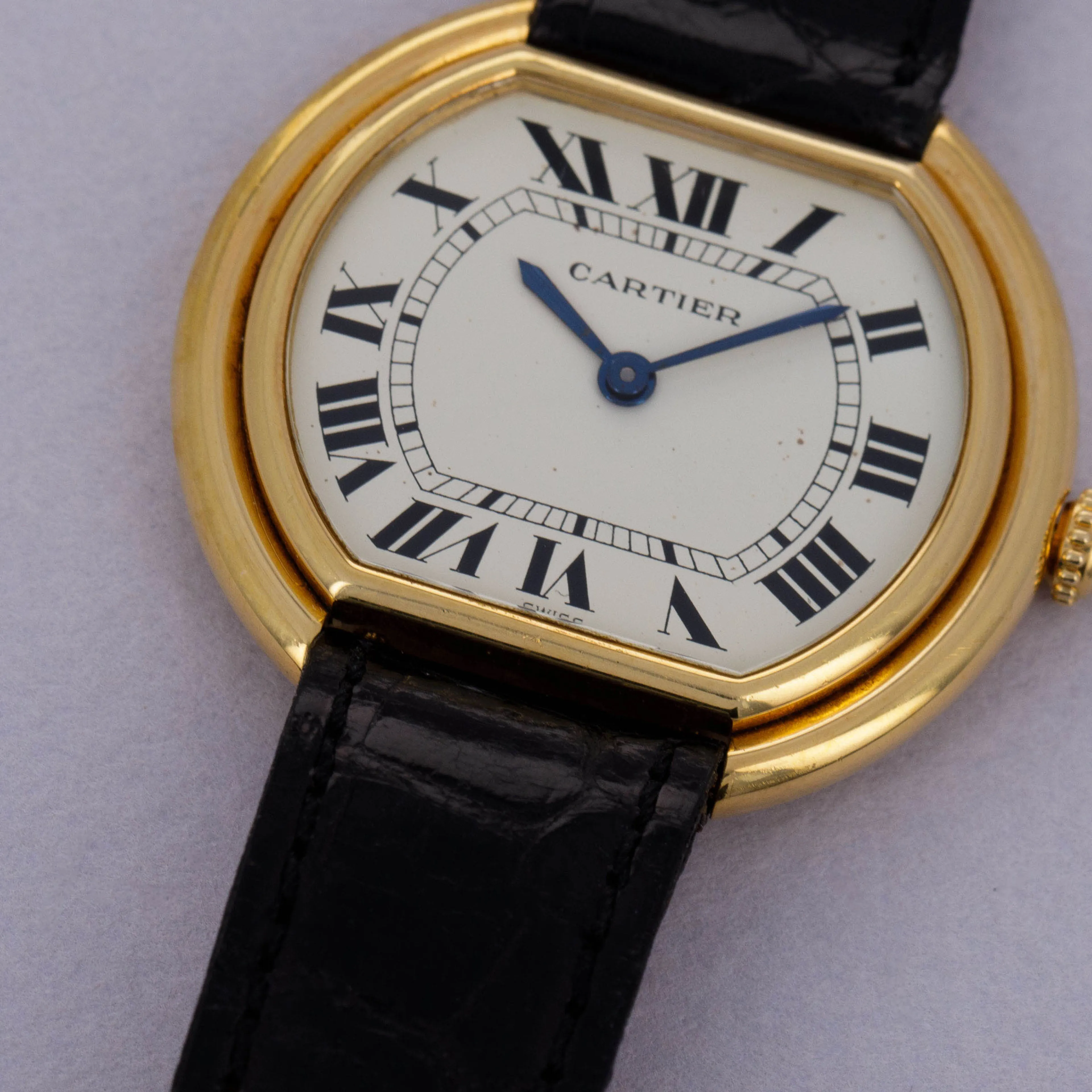 Cartier Gondole 78091 29mm 18k yellow gold Silver 2