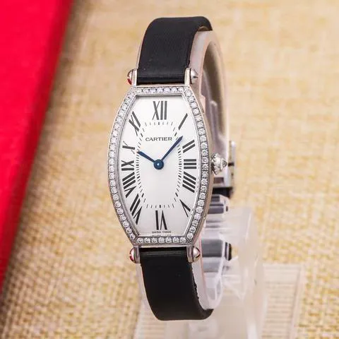 Cartier Tonneau WE400131 White gold Silver