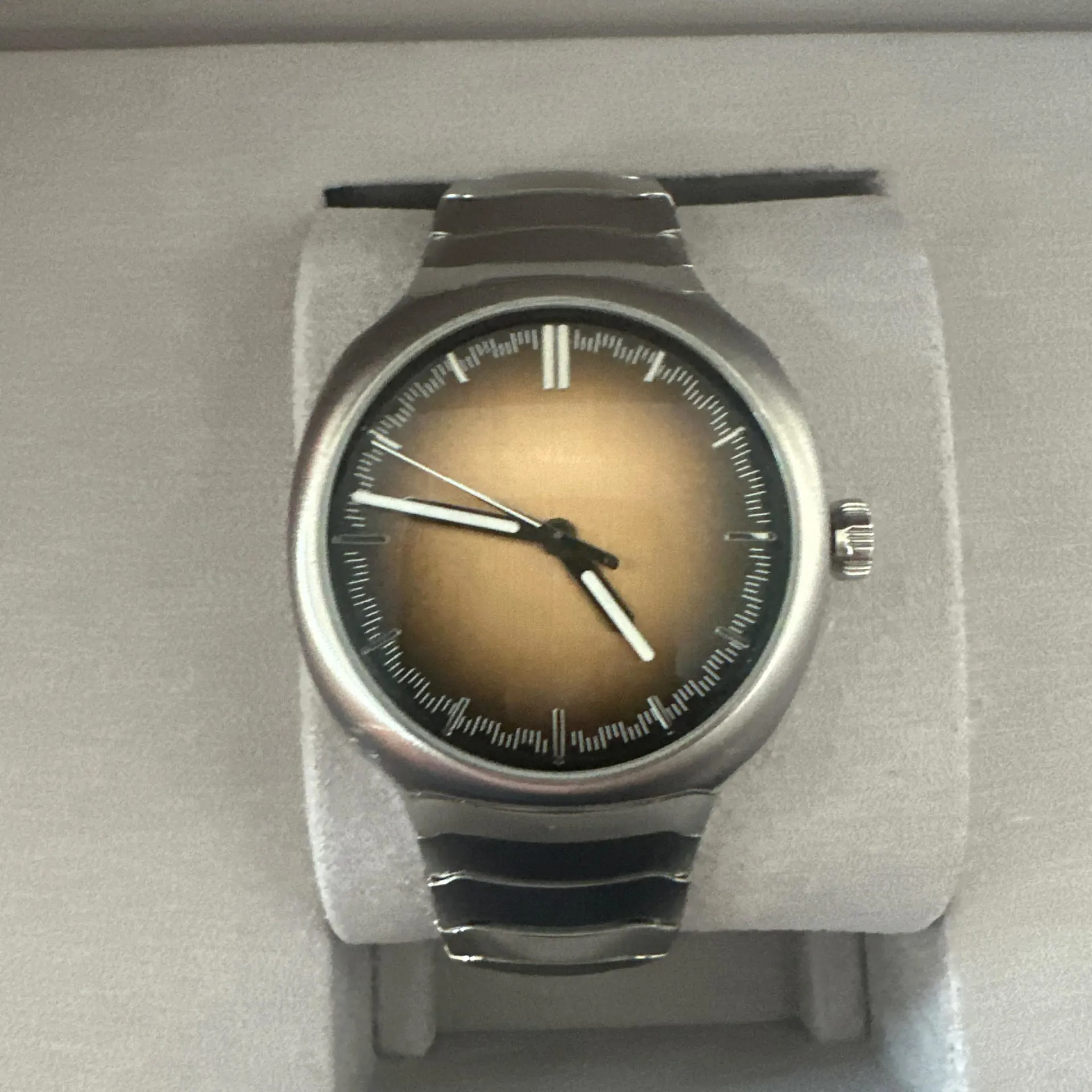 H. Moser & Cie. Streamliner Center Seconds 6200-1207 40mm Stainless steel Salmon