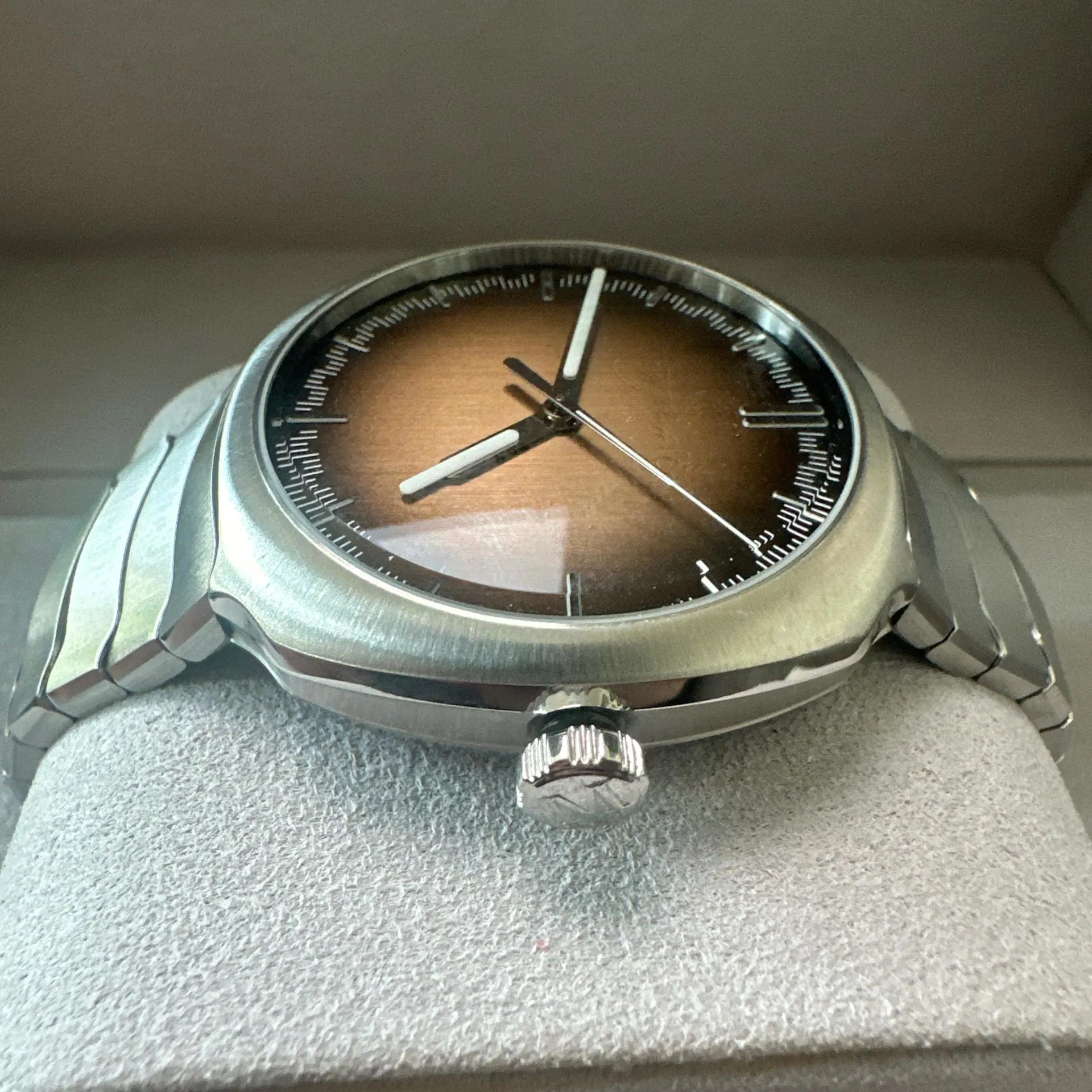 H. Moser & Cie. Streamliner Center Seconds 6200-1207 40mm Stainless steel Salmon 1