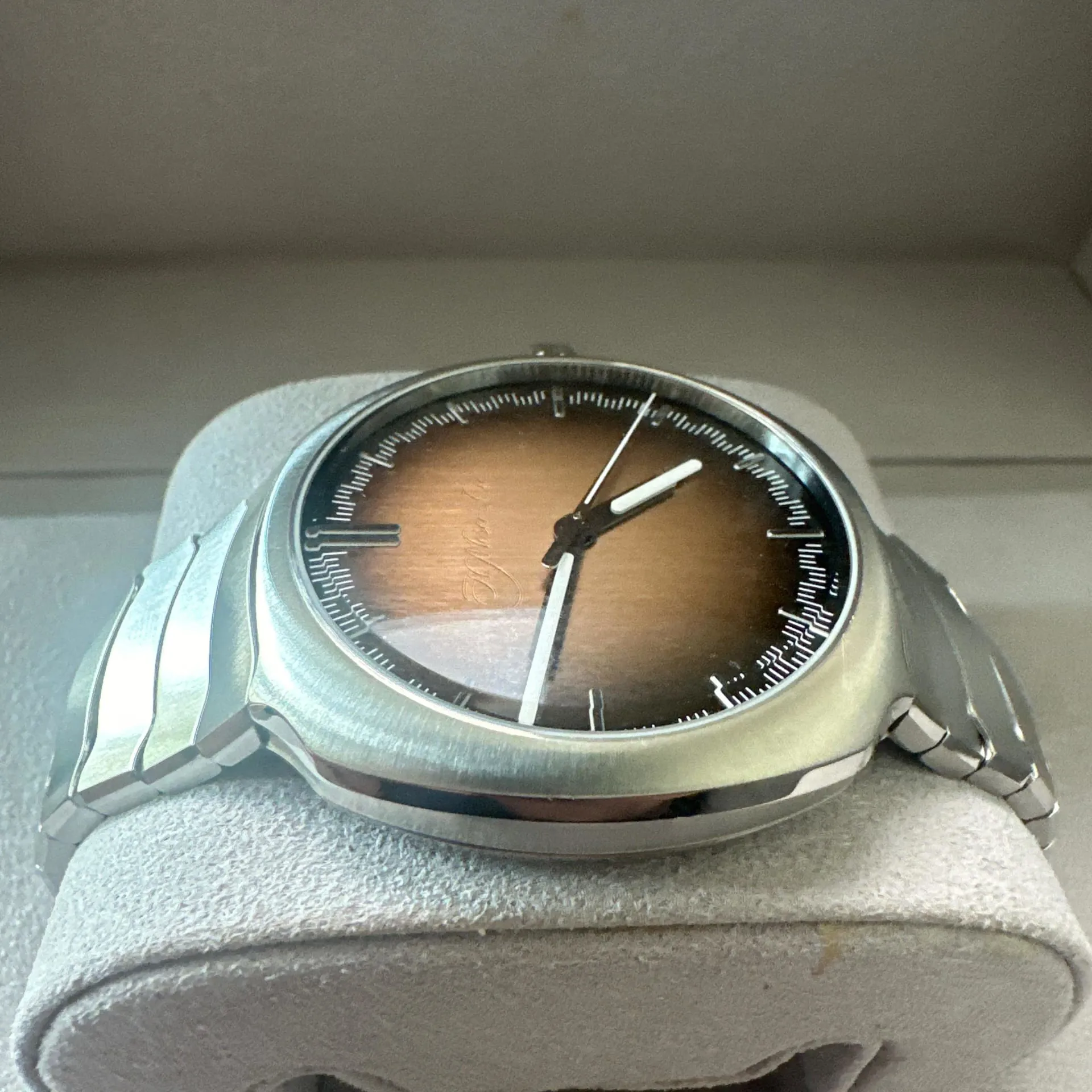 H. Moser & Cie. Streamliner Center Seconds 6200-1207 40mm Stainless steel Salmon 2