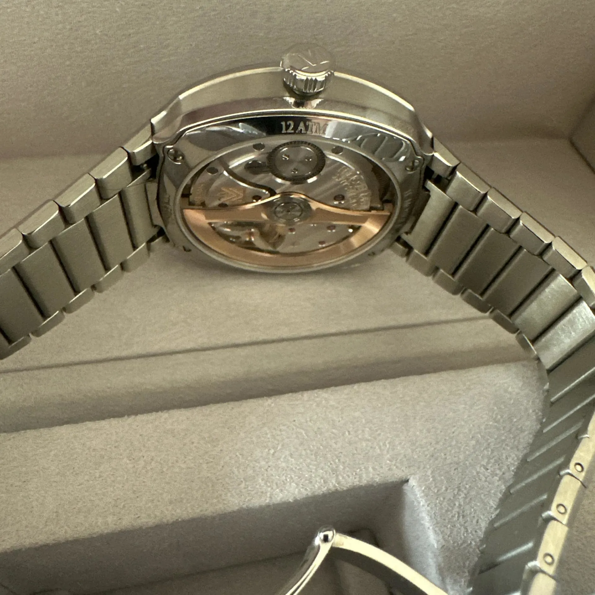 H. Moser & Cie. Streamliner Center Seconds 6200-1207 40mm Stainless steel Salmon 3