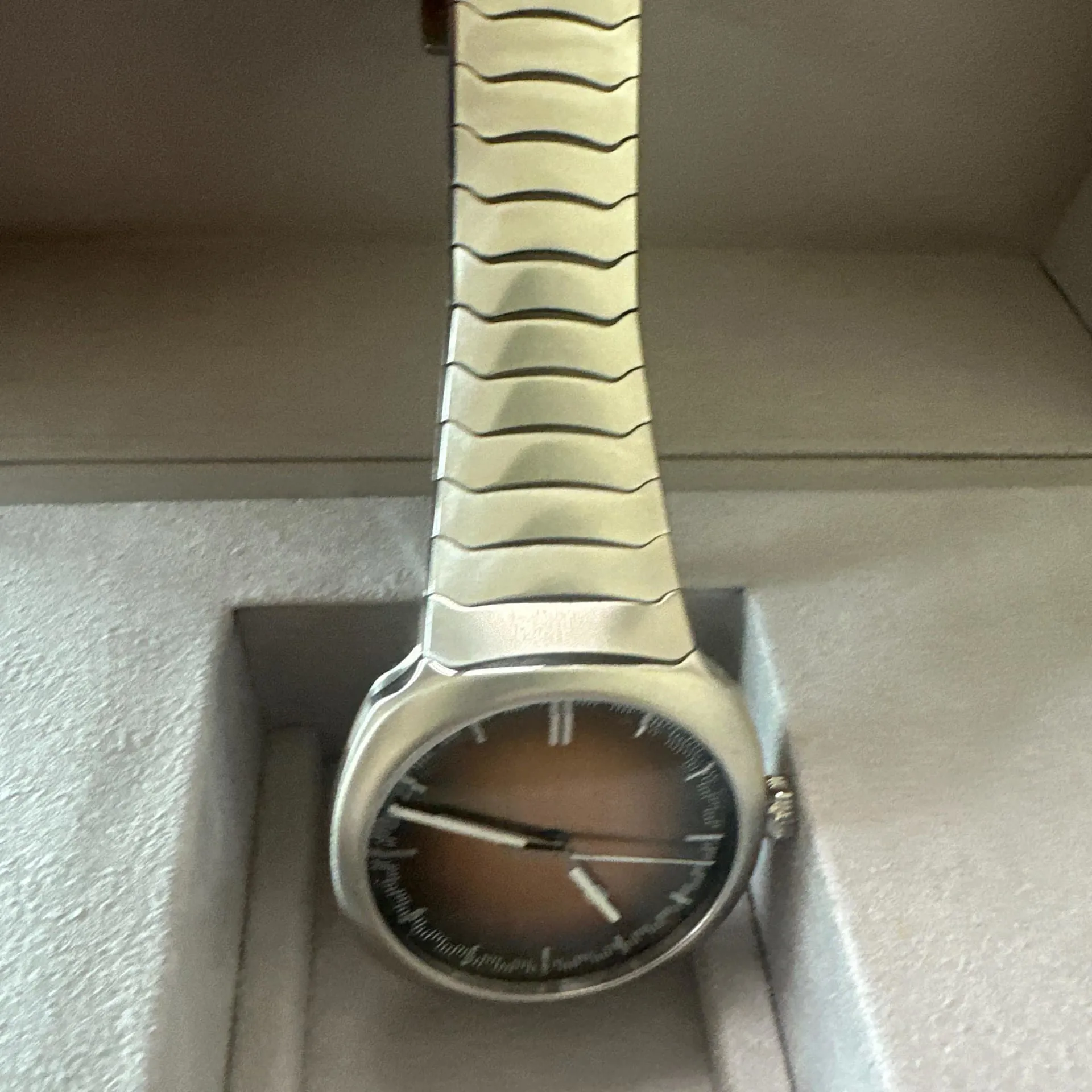 H. Moser & Cie. Streamliner Center Seconds 6200-1207 40mm Stainless steel Salmon 5