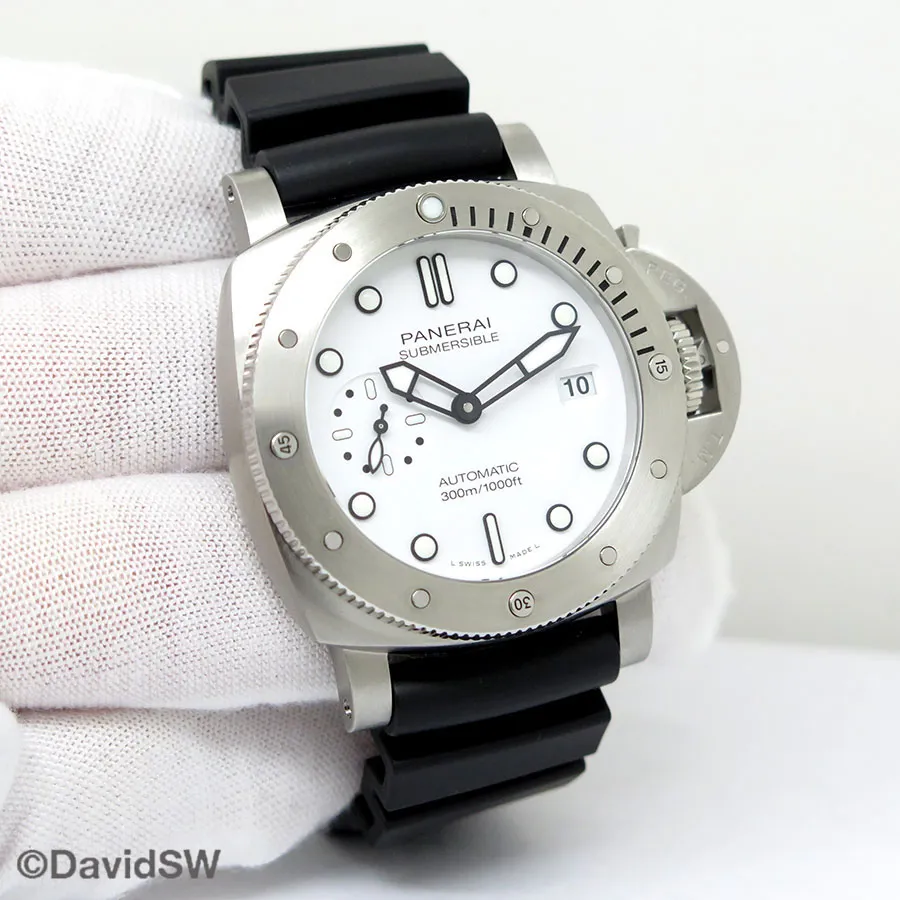 Panerai Submersible PAM02223 42mm Stainless steel White