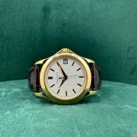 Patek Philippe Calatrava 5107R 37mm Rose gold White