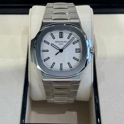 Patek Philippe Nautilus 5711/1A-011 40mm Stainless steel White