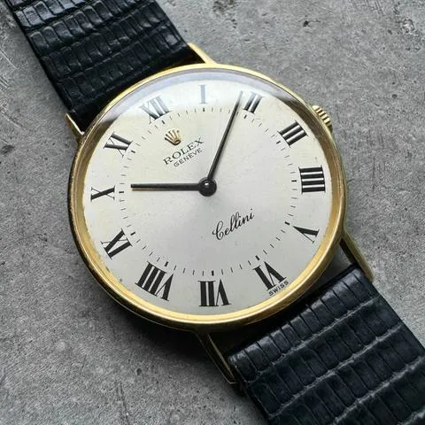 Rolex Cellini 3833 31mm Yellow gold White