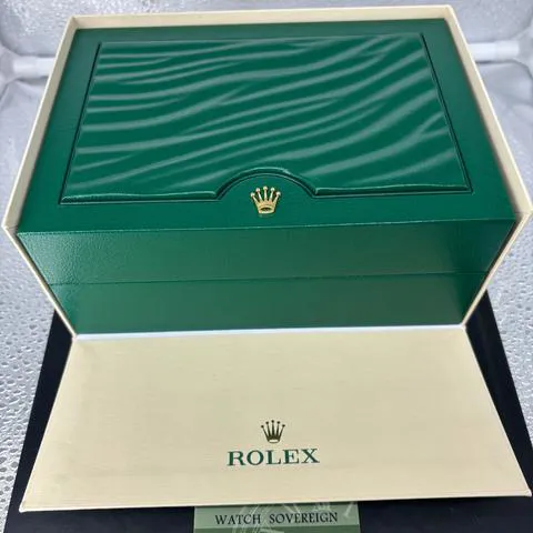 Rolex Oyster Perpetual 41 124300 41mm Stainless steel Green 2