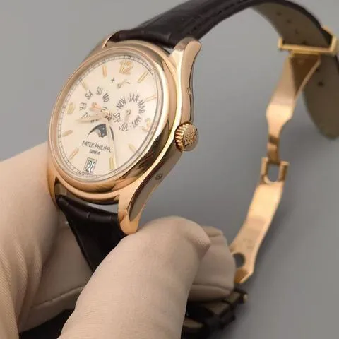 Patek Philippe Annual Calendar 5146R-001 39mm Rose gold Beige