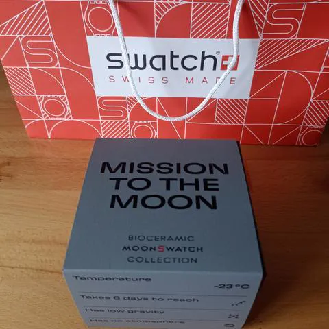 Swatch Moonswatch SO33M100 42mm Ceramic Black 2