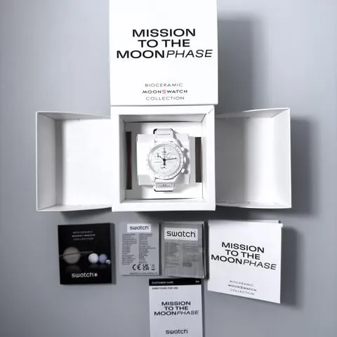 Swatch Moonswatch SO33W700 42mm Ceramic White 1