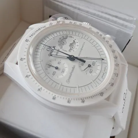 Swatch Moonswatch SO33W700 42mm Ceramic White 2