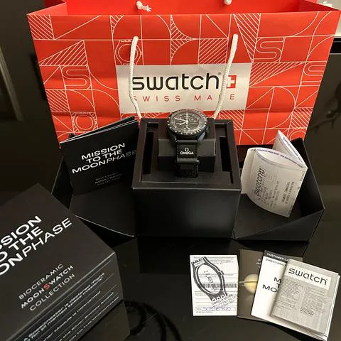 Swatch Moonswatch SO33B700 42mm Ceramic Black