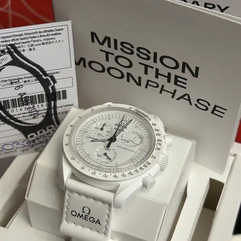 Swatch Moonswatch SO33W700 42mm Ceramic White 1