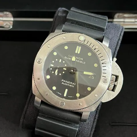 Panerai Submersible PAM 00305 47mm Titanium Black 6