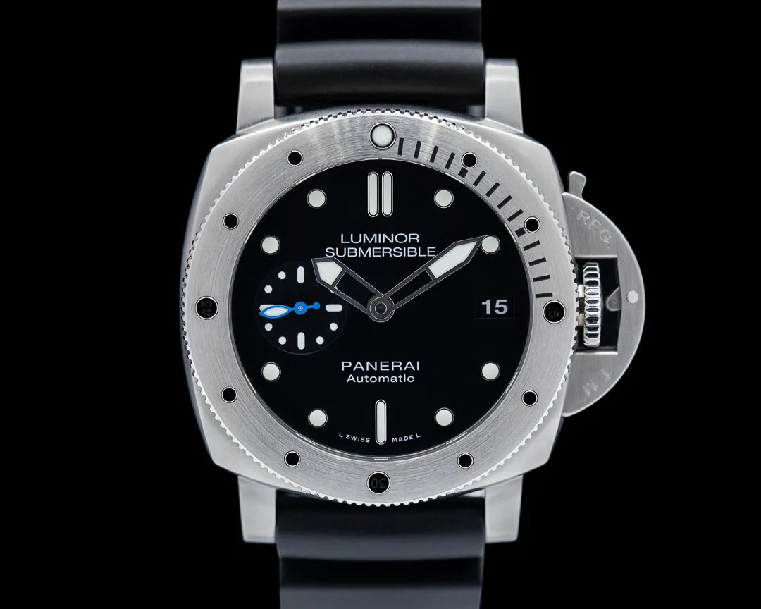 Panerai Submersible PAM 00682 42mm Stainless steel Black