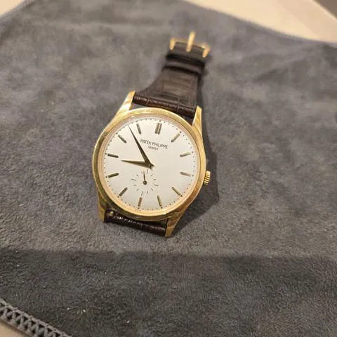 Patek Philippe Calatrava 5196J-001 37mm Yellow gold Silver