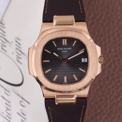 Patek Philippe Nautilus 5711R-001 40mm Rose gold Gray 1