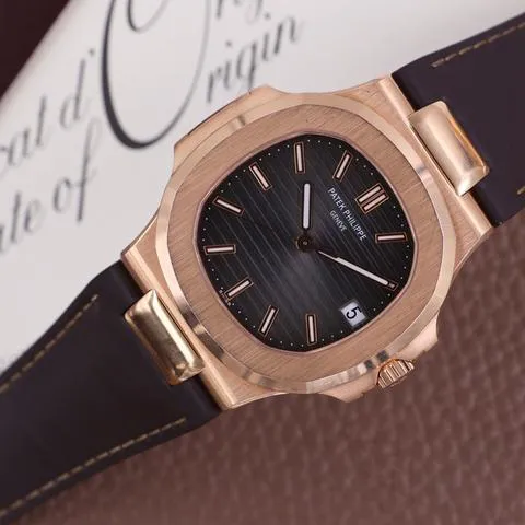 Patek Philippe Nautilus 5711R-001 40mm Rose gold Gray 2