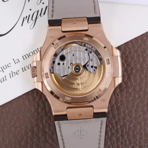 Patek Philippe Nautilus 5711R-001 40mm Rose gold Gray 4