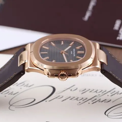 Patek Philippe Nautilus 5711R-001 40mm Rose gold Gray 7