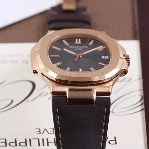 Patek Philippe Nautilus 5711R-001 40mm Rose gold Gray 9