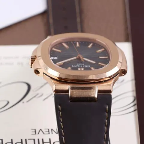 Patek Philippe Nautilus 5711R-001 40mm Rose gold Gray 10