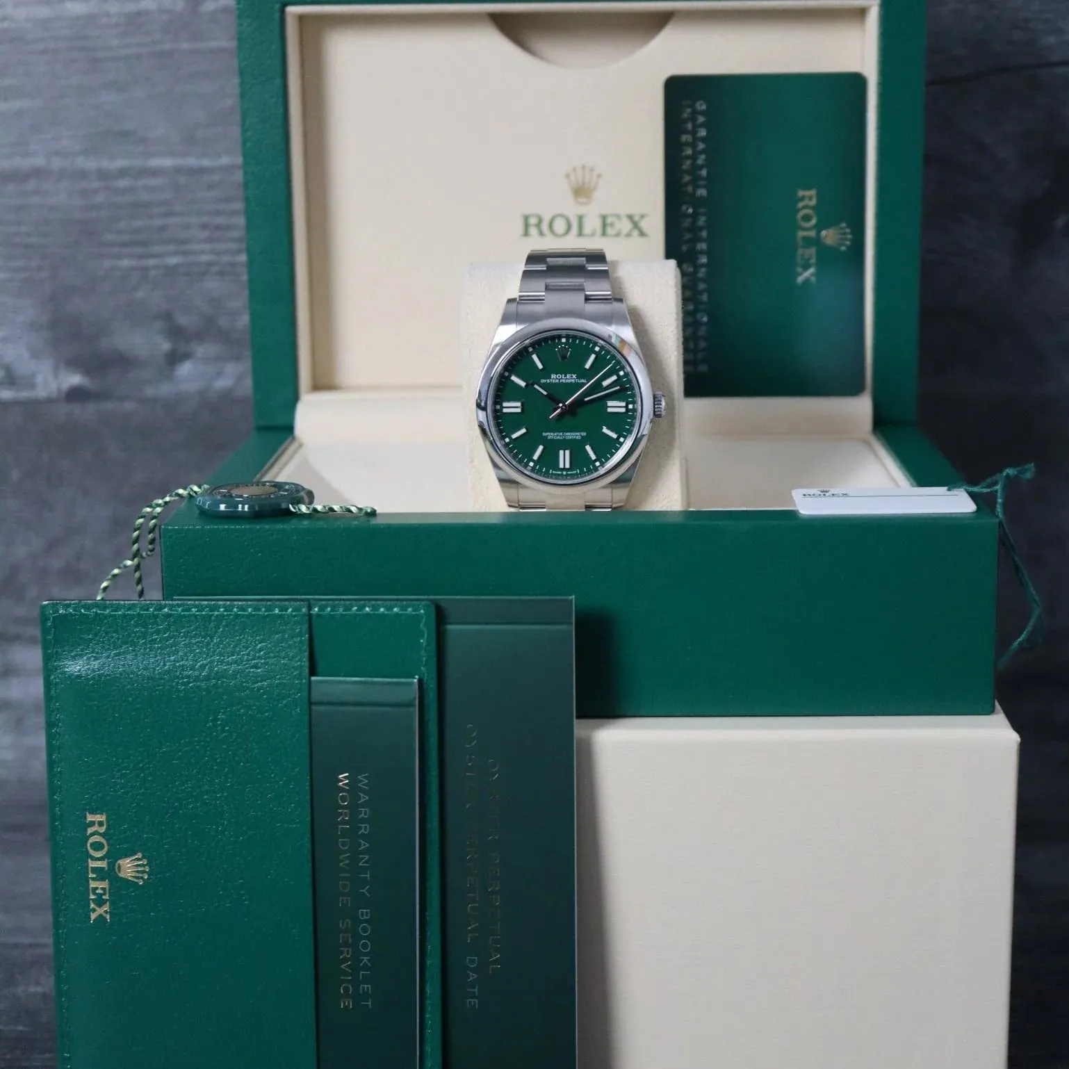 Rolex Oyster Perpetual 124300-0005 41mm Oystersteel Green 4