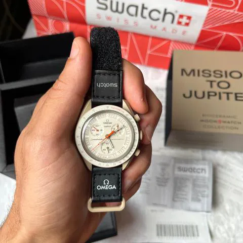 Swatch Moonswatch SO33C100 42mm Ceramic Brown