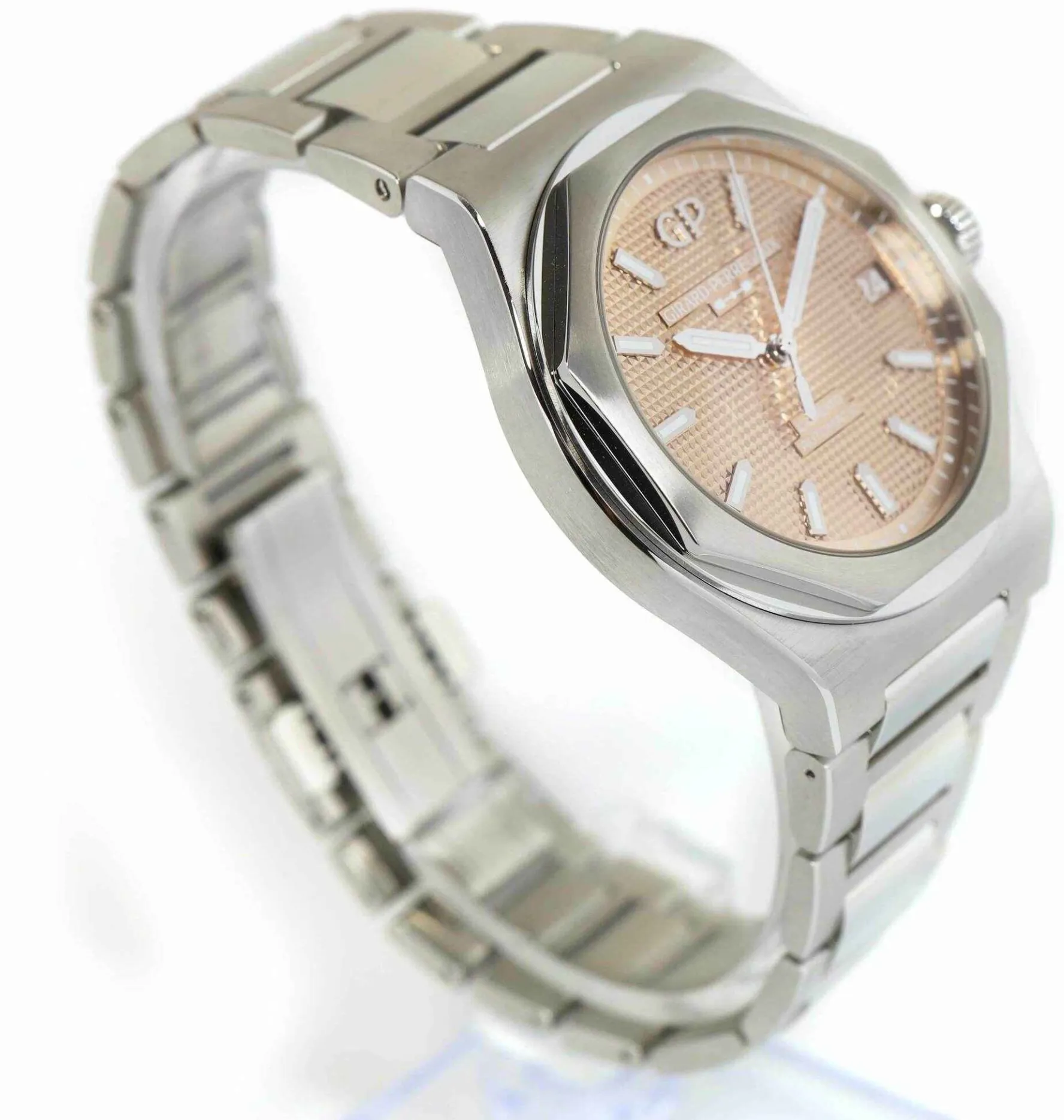 Girard-Perregaux Laureato 81010-11-3306-1gm 42mm Stainless steel Salmon 2