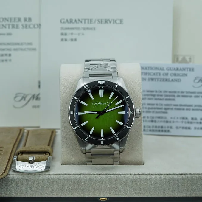 H. Moser & Cie. Pioneer Centre Second 3200-1210 43mm Stainless steel Green 7