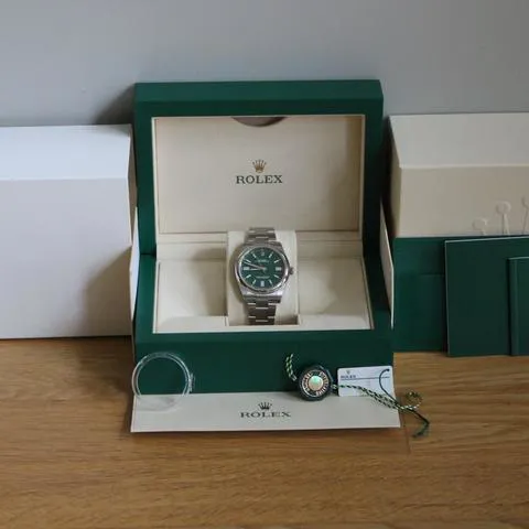 Rolex Oyster Perpetual 41 124300 41mm Stainless steel Green 1