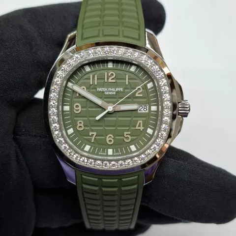 Patek Philippe Aquanaut 5267/200A-011 39mm Stainless steel Green