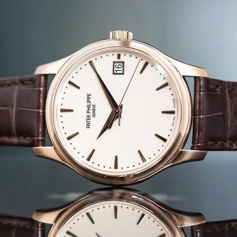 Patek Philippe Calatrava 5227R-001 39mm Rose gold Champagne