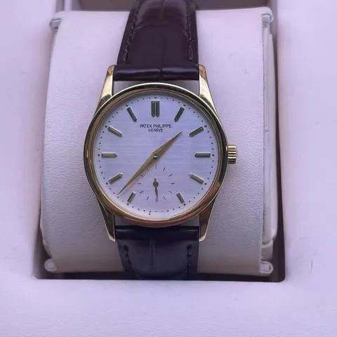 Patek Philippe Calatrava 3796 30mm Yellow gold White