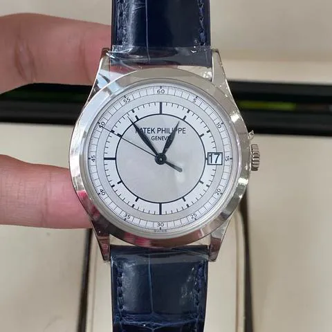 Patek Philippe Calatrava 5296G-001 38mm White gold Silver