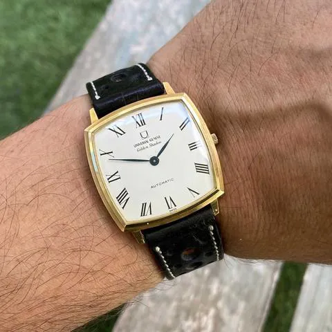 Universal Genève 166100/01 32mm Yellow gold and 18k yellow gold