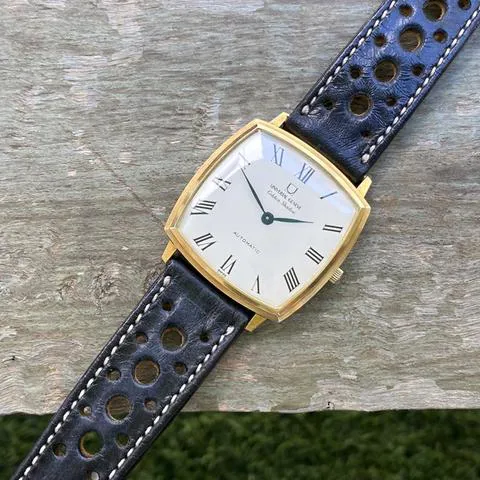 Universal Genève 166100/01 32mm Yellow gold and 18k yellow gold 15