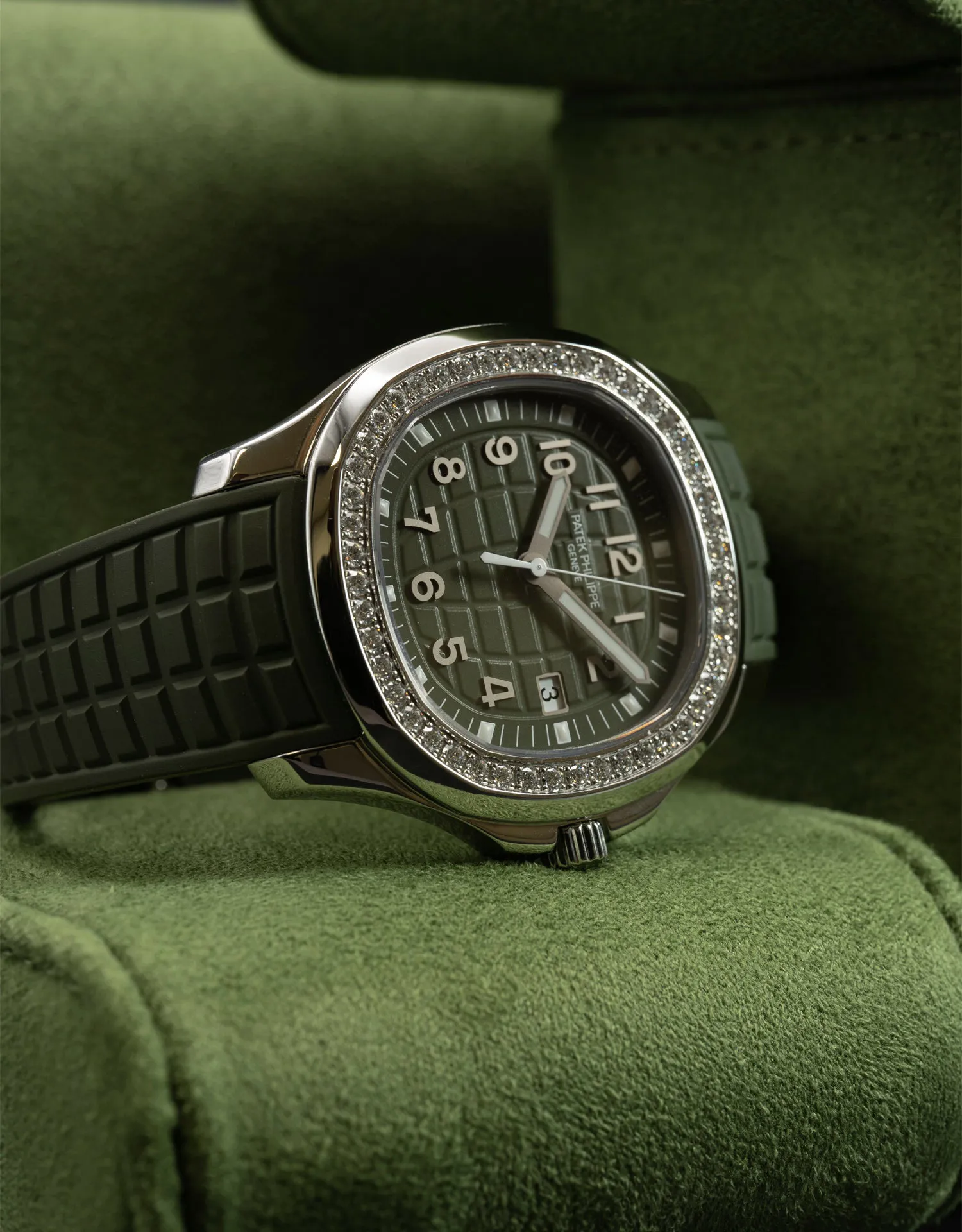 Patek Philippe Aquanaut 5267/200A-011 39mm Stainless steel Green 5