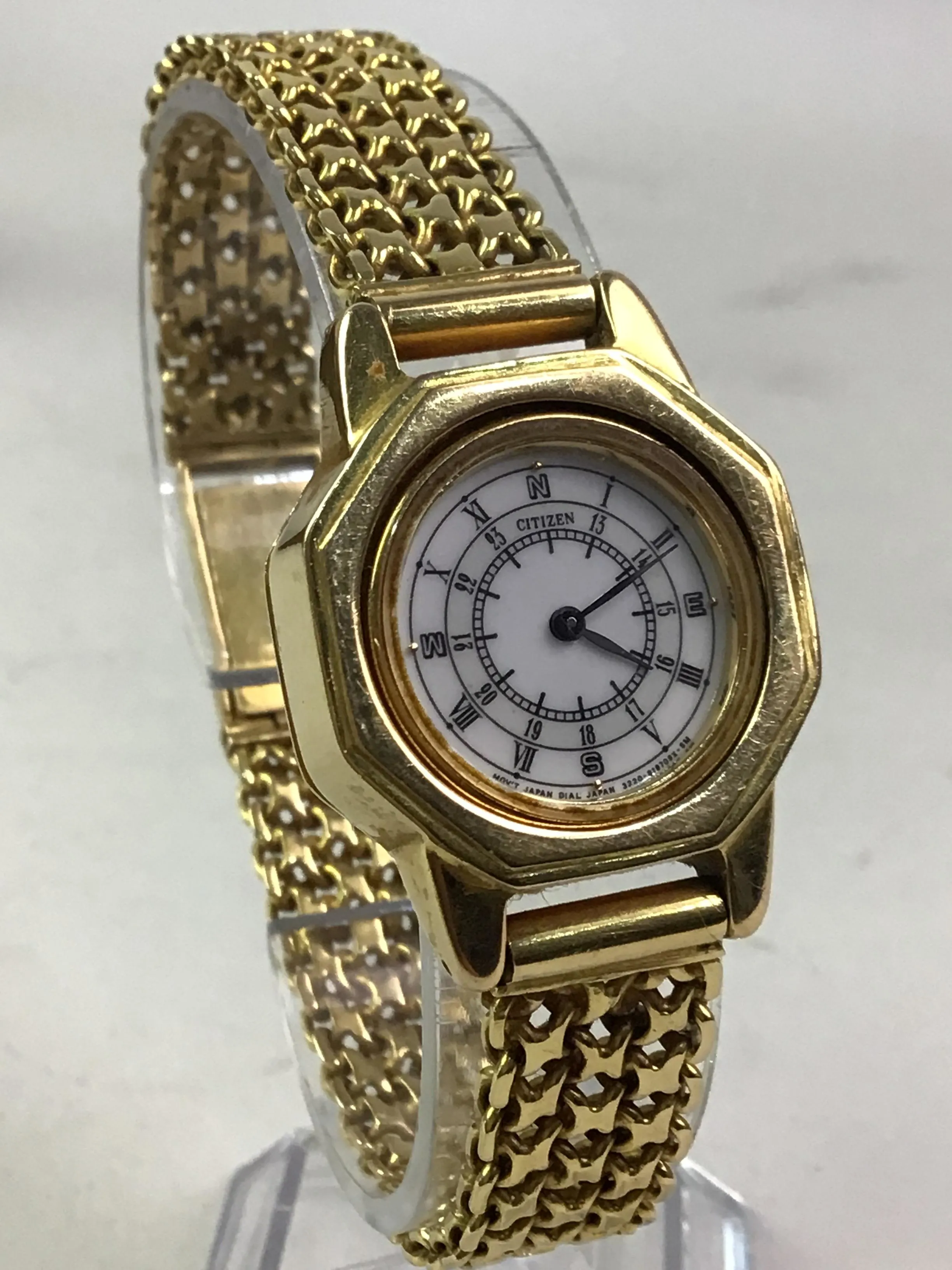 Citizen 18ct Gold White 1