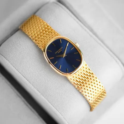 Patek Philippe Golden Ellipse 4226 23mm Yellow gold Blue