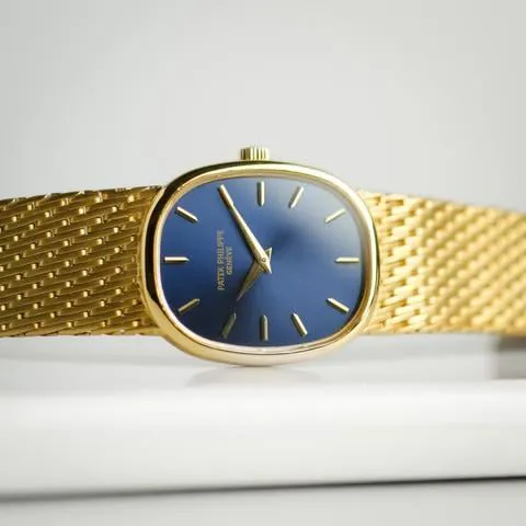 Patek Philippe Golden Ellipse 4226 23mm Yellow gold Blue 1