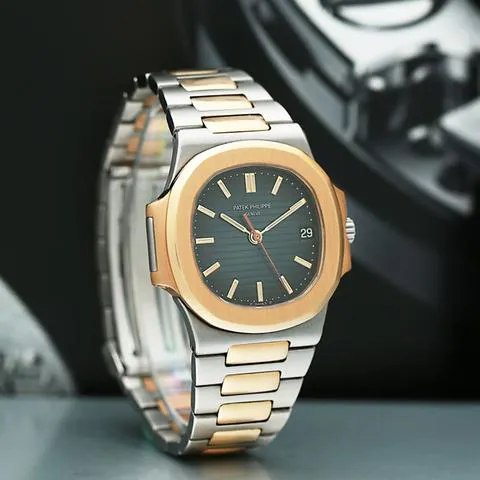 Patek Philippe Nautilus 3800 37mm Yellow gold Blue 1