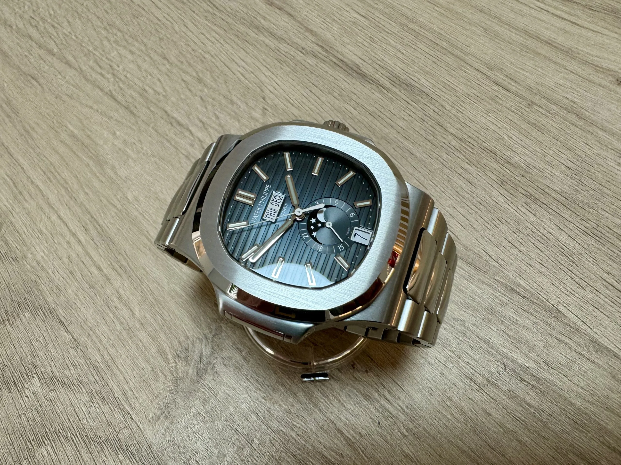 Patek Philippe Nautilus 5726/1A-014 40.5mm Stainless steel Blue 6