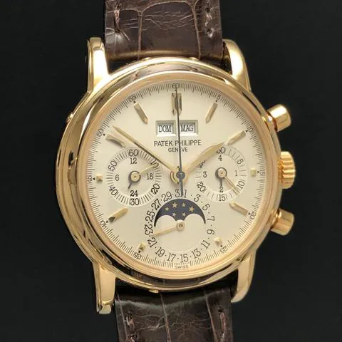 Patek Philippe Perpetual Calendar Chronograph 3970E 36mm Yellow gold