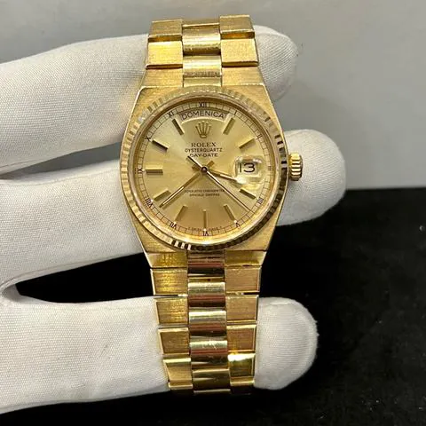 Rolex Day-Date Oysterquartz 19018 36mm Yellow gold Gold