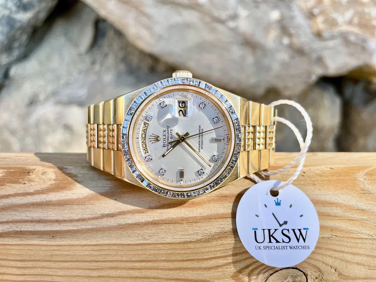 Rolex Day-Date Oysterquartz 19028 36mm Yellow gold silver diamond baguette 3