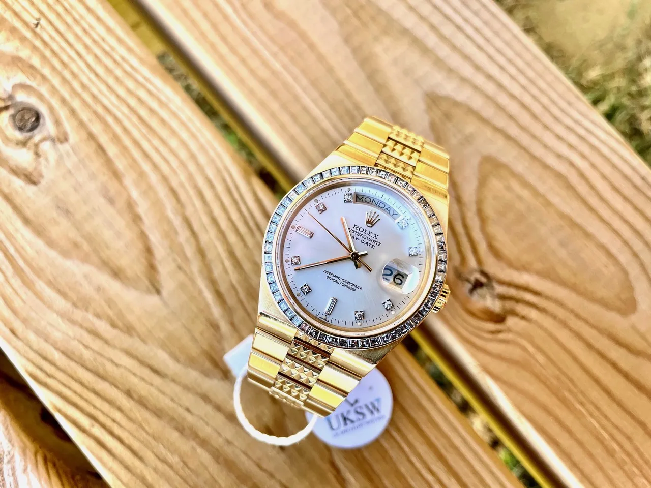 Rolex Day-Date Oysterquartz 19028 36mm Yellow gold silver diamond baguette 7