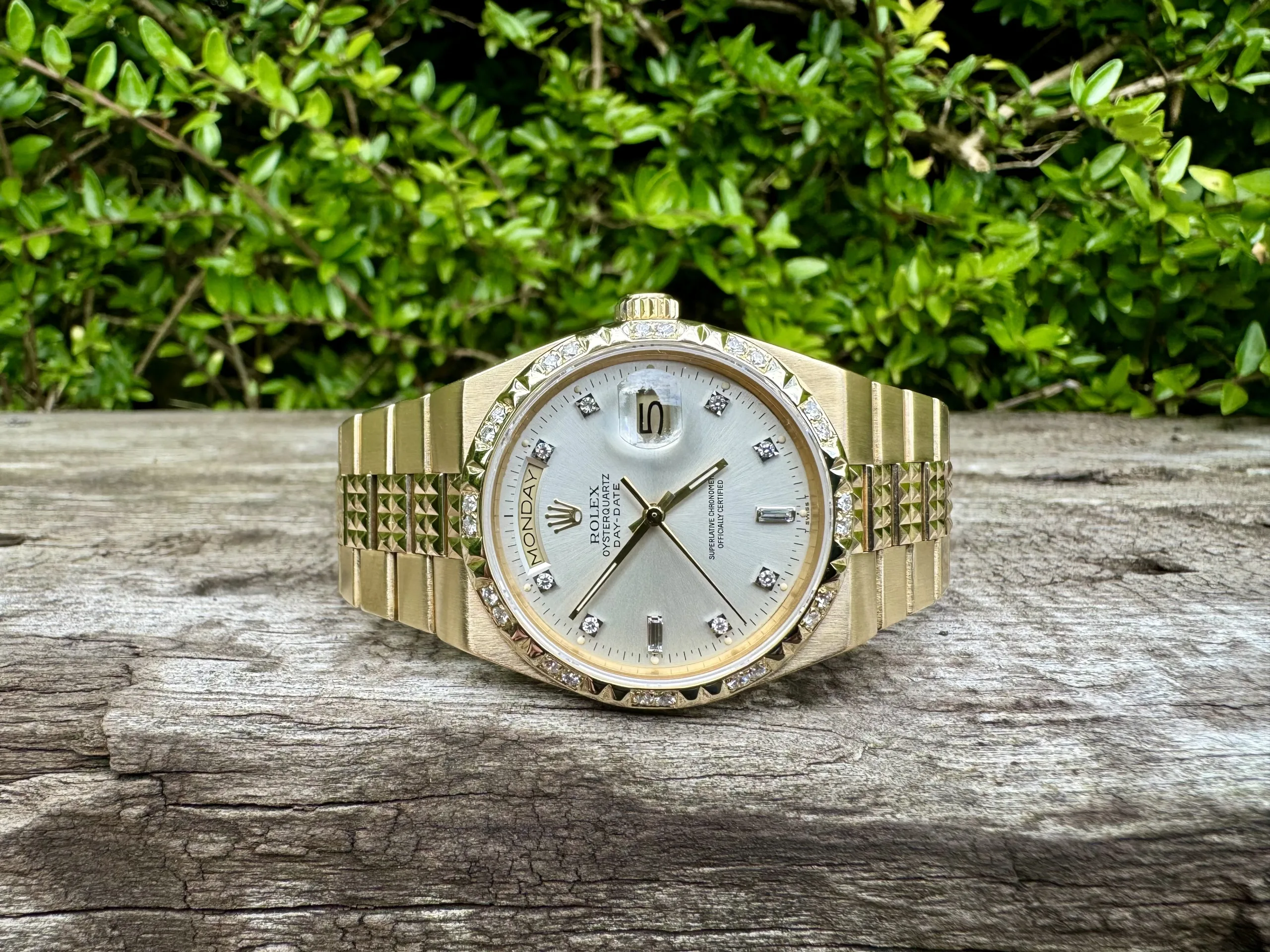 Rolex Day-Date Oysterquartz 19028 36mm Yellow gold Silver